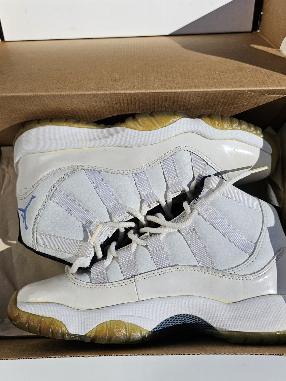 Jordan 11 "Columbia"